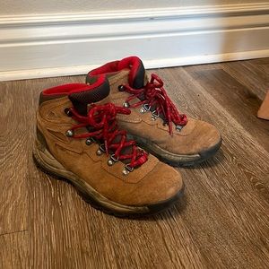 Hiking boots in excellent condition